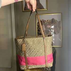 Authentic Vintage Tan & Pink Coach Bag🧸